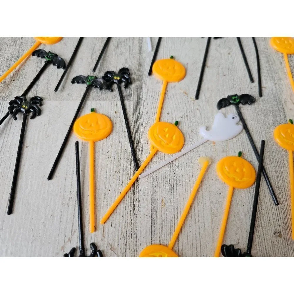 Vintage plastic cupcake cake Halloween pic pumpkin ghost bat spider set of 45‎